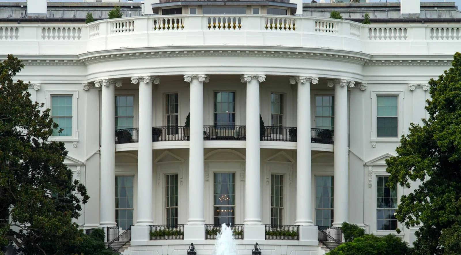 The south portico of the White House behind its fountain